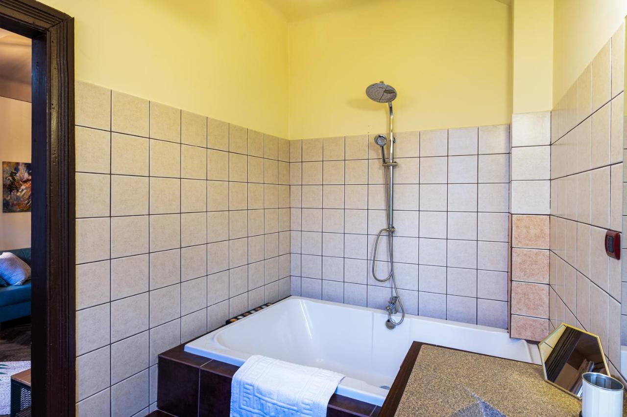 Sweet Dreams Suites Piata Romana Bukarest Eksteriør billede